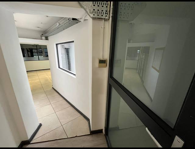 365M² OFFICE TO LET IN NDABENI